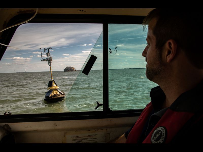 Ed Verhamme, a coastal engineer with LimnoTech, checks a buoy with remote water quality sensors near the crib on Lake Erie on Sept. 24, 2019. The crib is the intake for the municipal water treatment plant in Toledo, Ohio. Image by Zbigniew Bzdak / Chicago Tribune. United States, 2019.