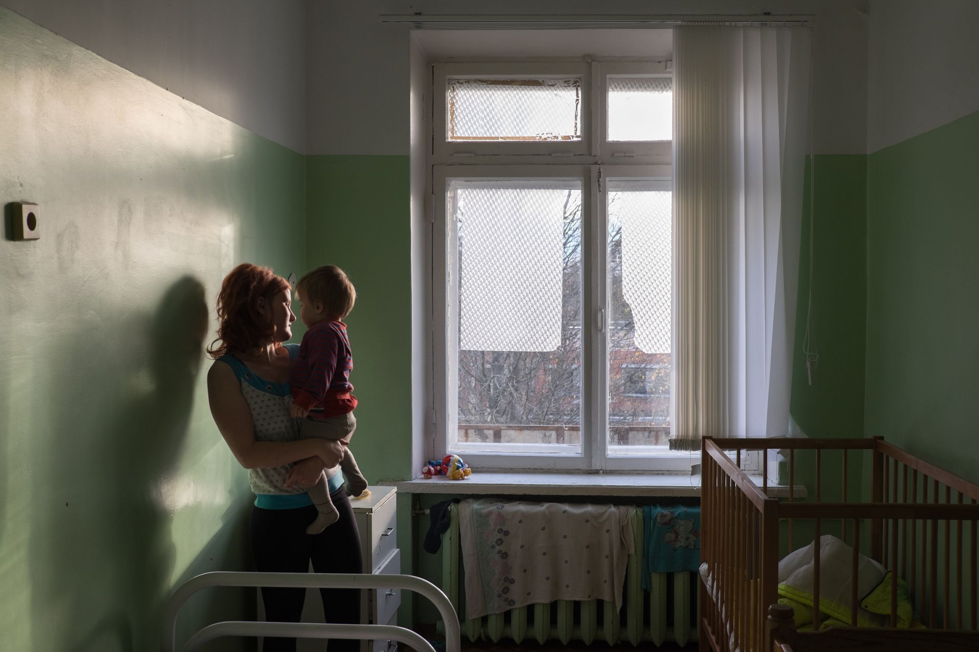 Elena and her son are staying at a hospital before handing the child to an orphanage. Image by Anastasia Rudenko. Russia, 2017.