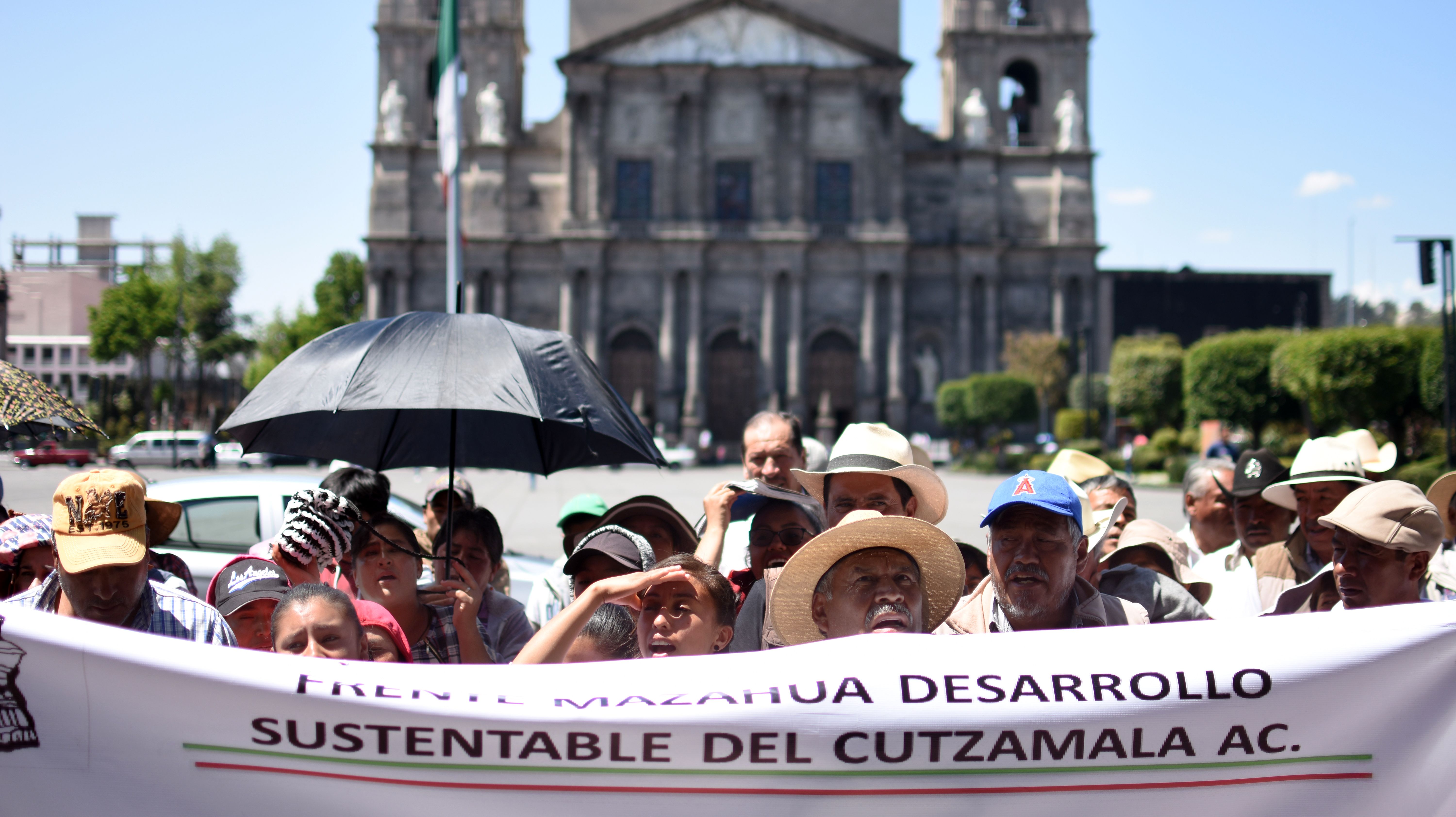 Members of the Mazahua Frente chant during a protest outside the governor’s building in Toluca. The group demanded to meet with the governor to discuss their community needs. Image by Meg Vatterott. Mexico, 2018.