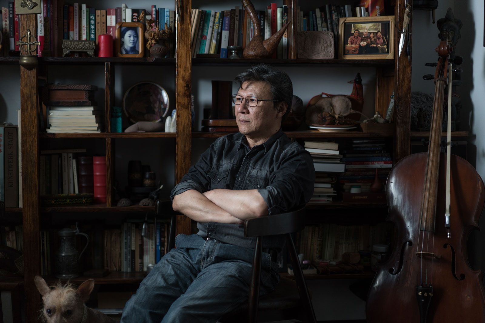 The writer Hu Fayun at his home in Wuhan, summer 2016. Image by Sim Chi Yin/VII Photos.