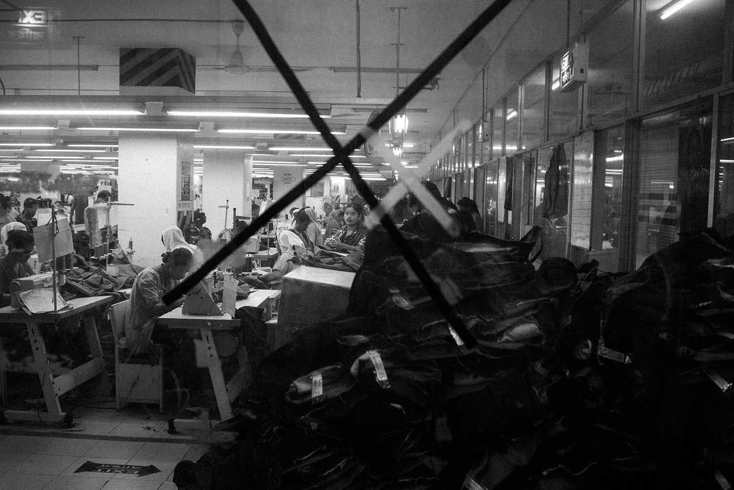 The Zaara Jeans garment factory in Dhaka, Banglamploys 1,200 workers. Image by Jošt Franko. Burkina Faso, 2016. desh, e