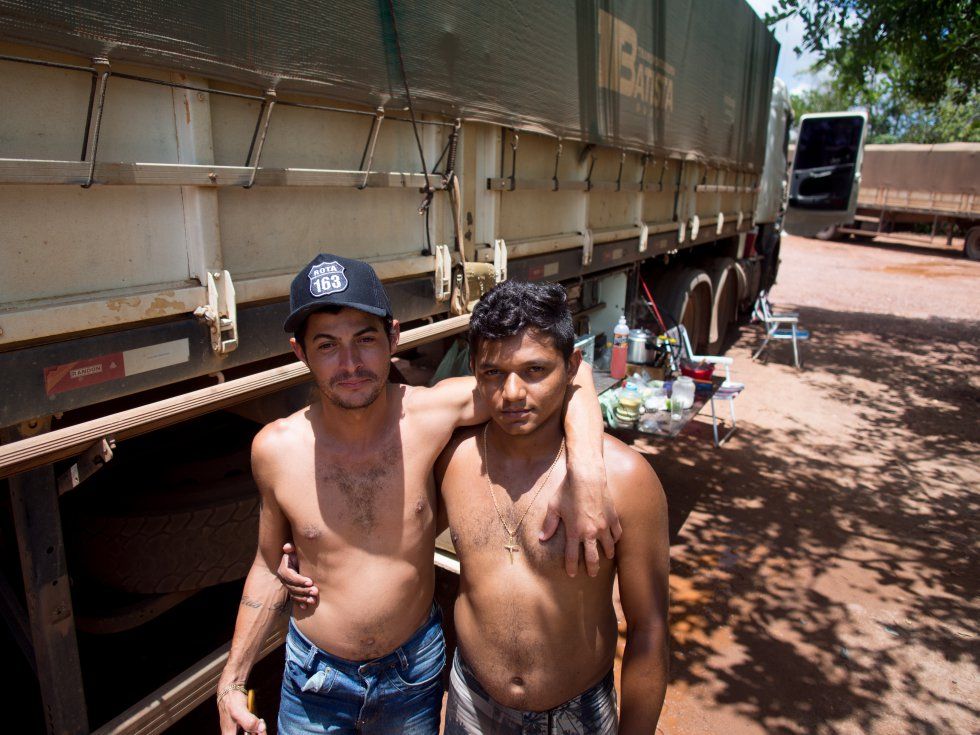 Two young truck drivers who transport soy via highway BR-163 fear the impact of the "grain train" on their jobs -- the railway promises to cut the costs of transporting product. Image by Heriberto Araújo. Brazil, 2019.