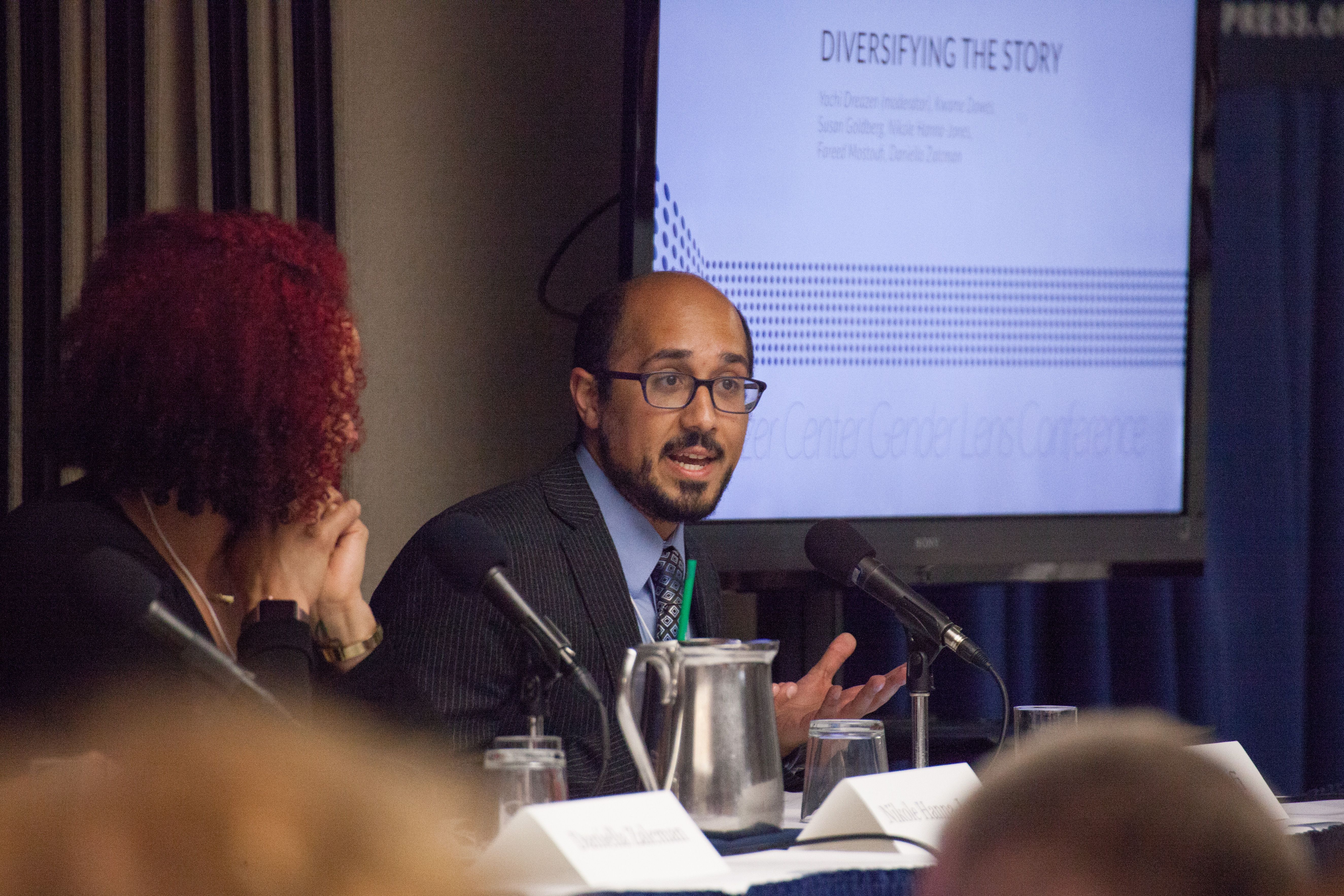 Fareed Mostoufi, senior education manager, describes his experience teaching Pulitzer Center reporting to students from various backgrounds. Image by Sydney Combs. United States, 2017. 