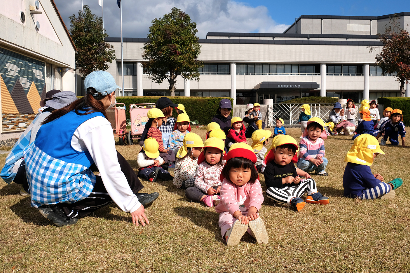 Kids play games with their siblings at the local preschool. Image by Emiko Jozuka. Japan, 2018.