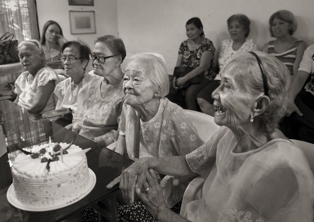 Felicidad delos Reyes (from left), Estela Adriatico, Estelita Dy, Remedios Tecson and Narcisa Claveria celebrate Tecson's and Dy's 89th birthdays on April 27, 2019, at the offices of Lila Pilipina — the League of Filipino Women. Delos Reyes died on Feb. 1, 2020. Image by Cheryl Diaz Meyer. Philippines, 2019.