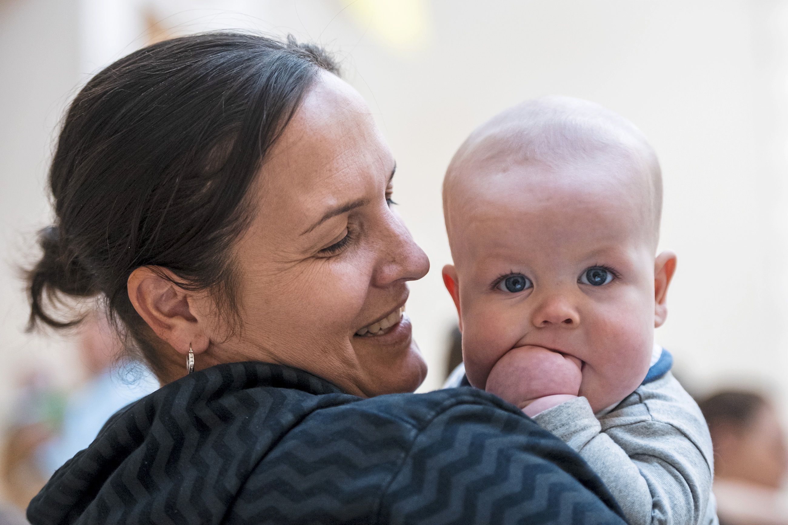 Claire Johnstone, of Easterhouse, a suburb in Glasgow, Scotland, holds her 5-month-old son, William, as she joins other mothers at Cafe Stork, Tuesday, Oct. 21, 2019, at Parkhead Congregational Church in Glasgow. Image by Michael M. Santiago. United Kingdom, 2019.