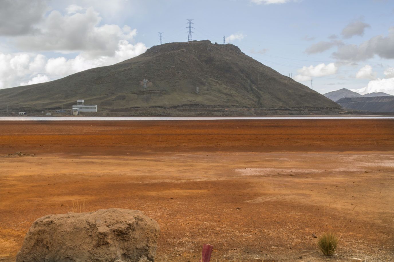 The bright orange Quiulacocha tailings dam, named for the adjacent town. Image by Ricardo Martínez. Peru, 2017.