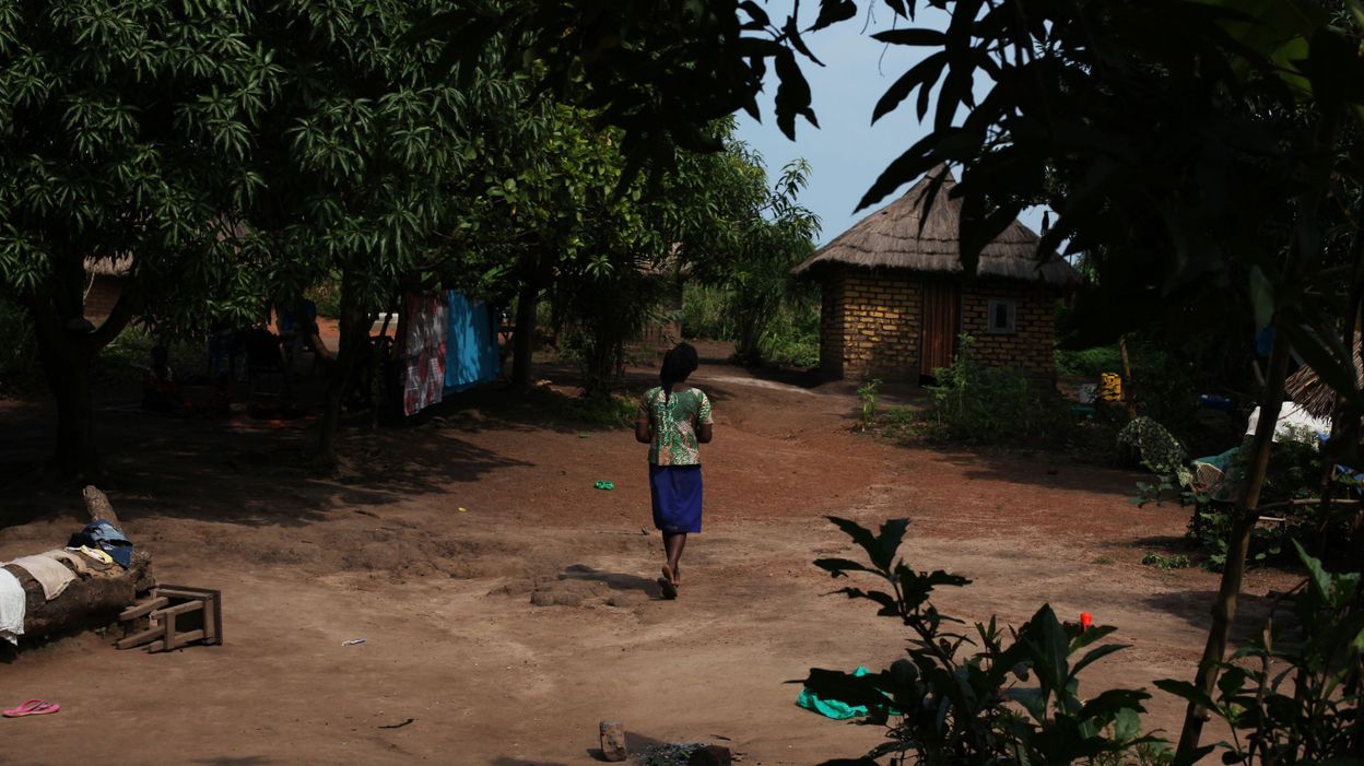 "Il était brutal, il me battait souvent", confie Jocelyn, parlant du combattant qui l'a forcée à devenir sa deuxième épouse. Image by Andreea Campeanu. South Sudan, 2018.