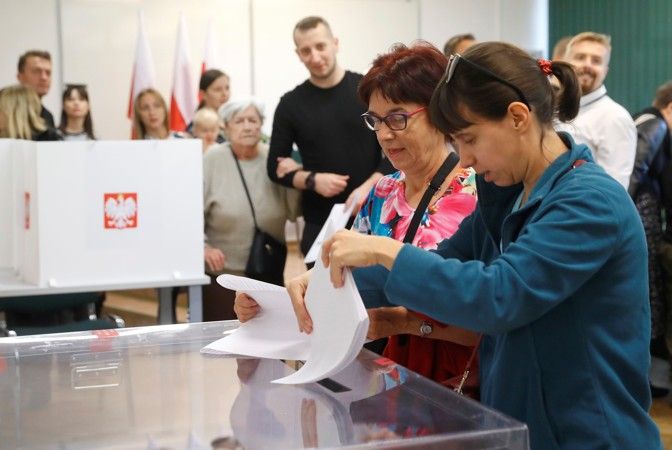 Women cast their votes during Poland’s election. Image by Kacper Pempel. Poland, 2019. 