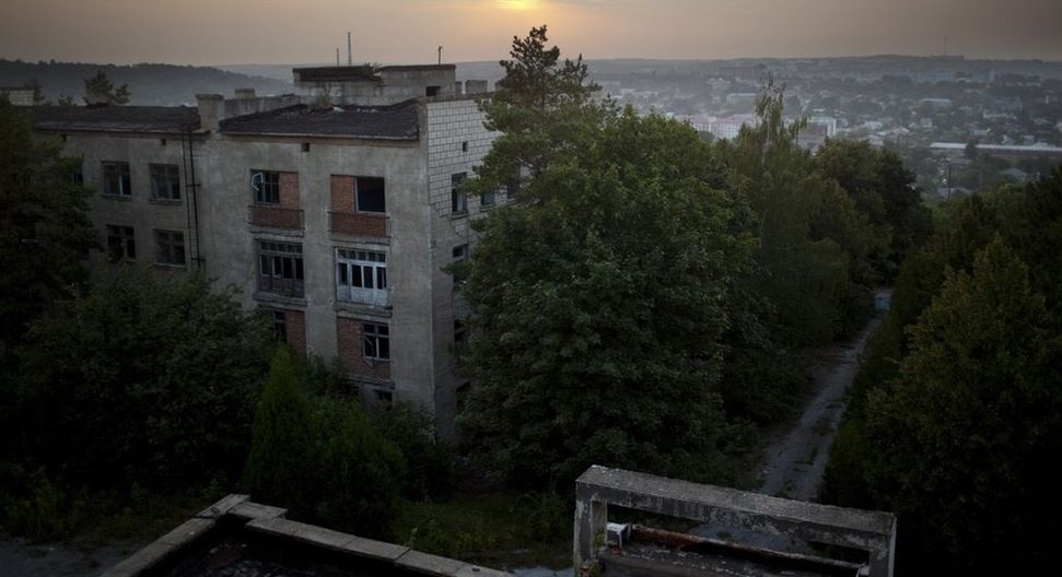 Hospitals were shuttered and jobs were lost due to a huge economic shortfall, and very few social programmes were put in place to help manage the myriad of problems that the country’s population was facing. Image by David Rochkind, Moldova, 2010.