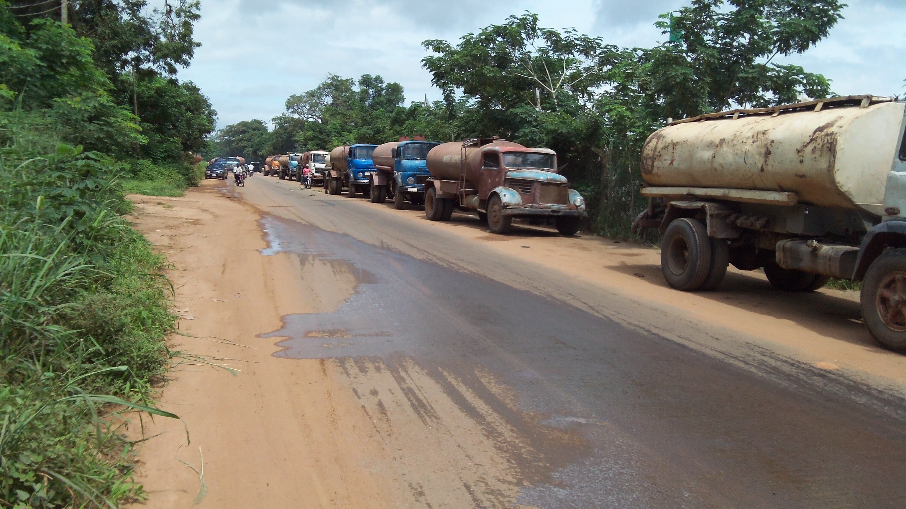Water tankers waiting to fill up at the Greater Makurdi Water works