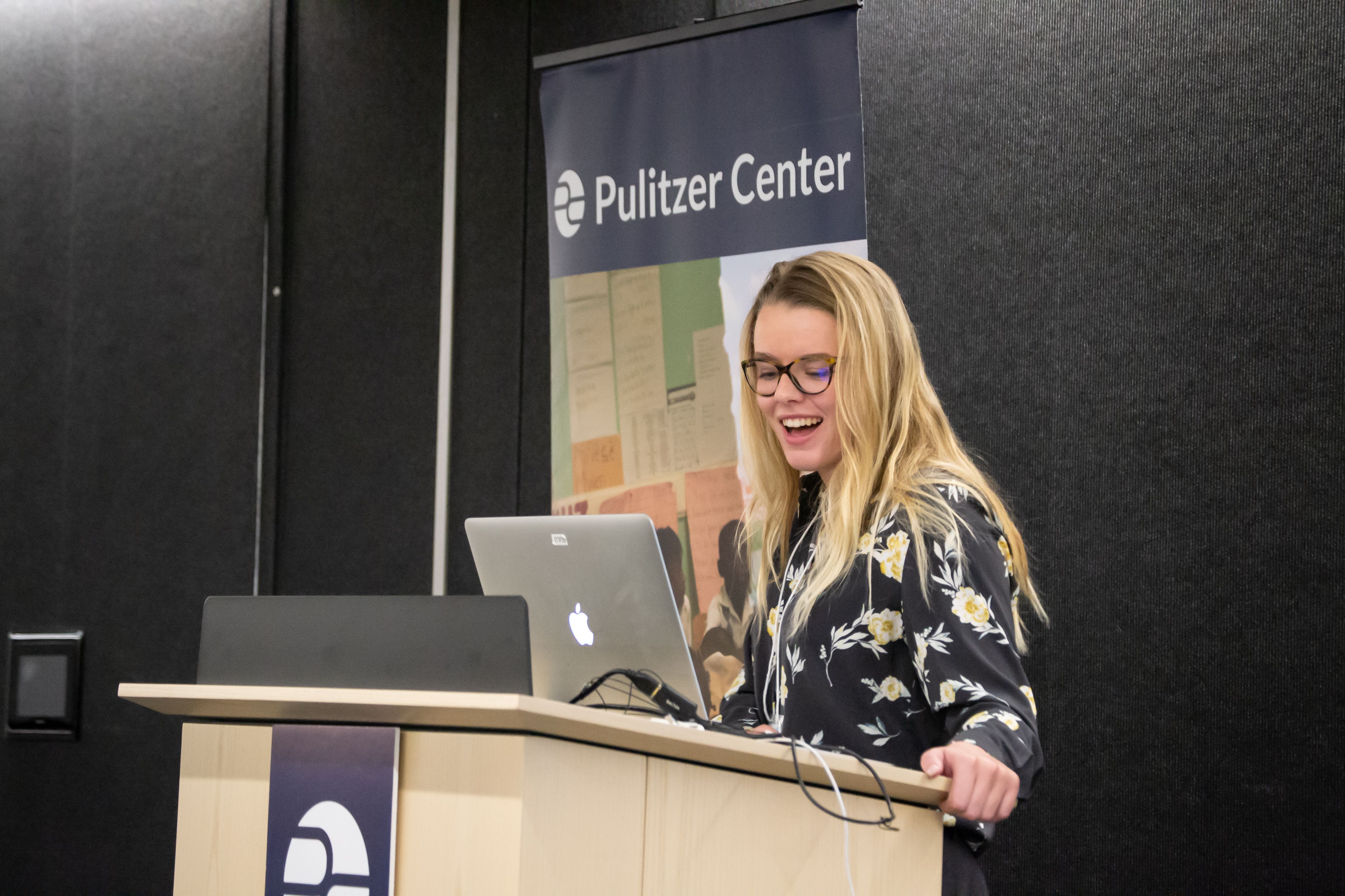 Katelyn Weisbrod from the University of Iowa School of Journalism and Mass Communication presents her reporting on waste management in Kerala. Image by Nora Moraga-Lewy. United States, 2019.