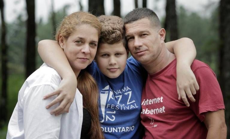 Nirvia Alvarez with her 11-year-old son Christian Estrada Alvarez and husband Lazaro Estrada Cabello. The family is among more than 100 Cubans awaiting their fate at a camp in Gualaca. Image by José A. Iglesias. Panama, 2017.