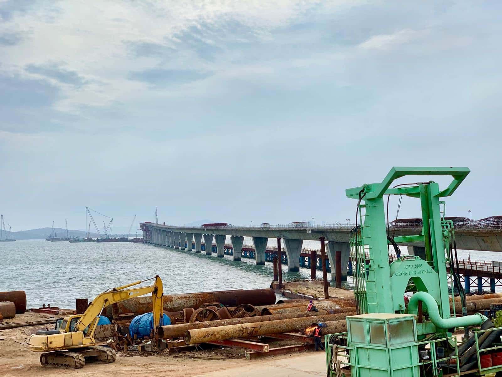 The Kinmen Bridge will connect Greater Kinmen Island and Lieyu Island. Yet the Kinmenese prefer a bridge that can connect Greater Kinmen with Xiamen. To the Kinmenese, are the “New Four Links” the only solution? Image by Amber Lin. Taiwan, 2019.
