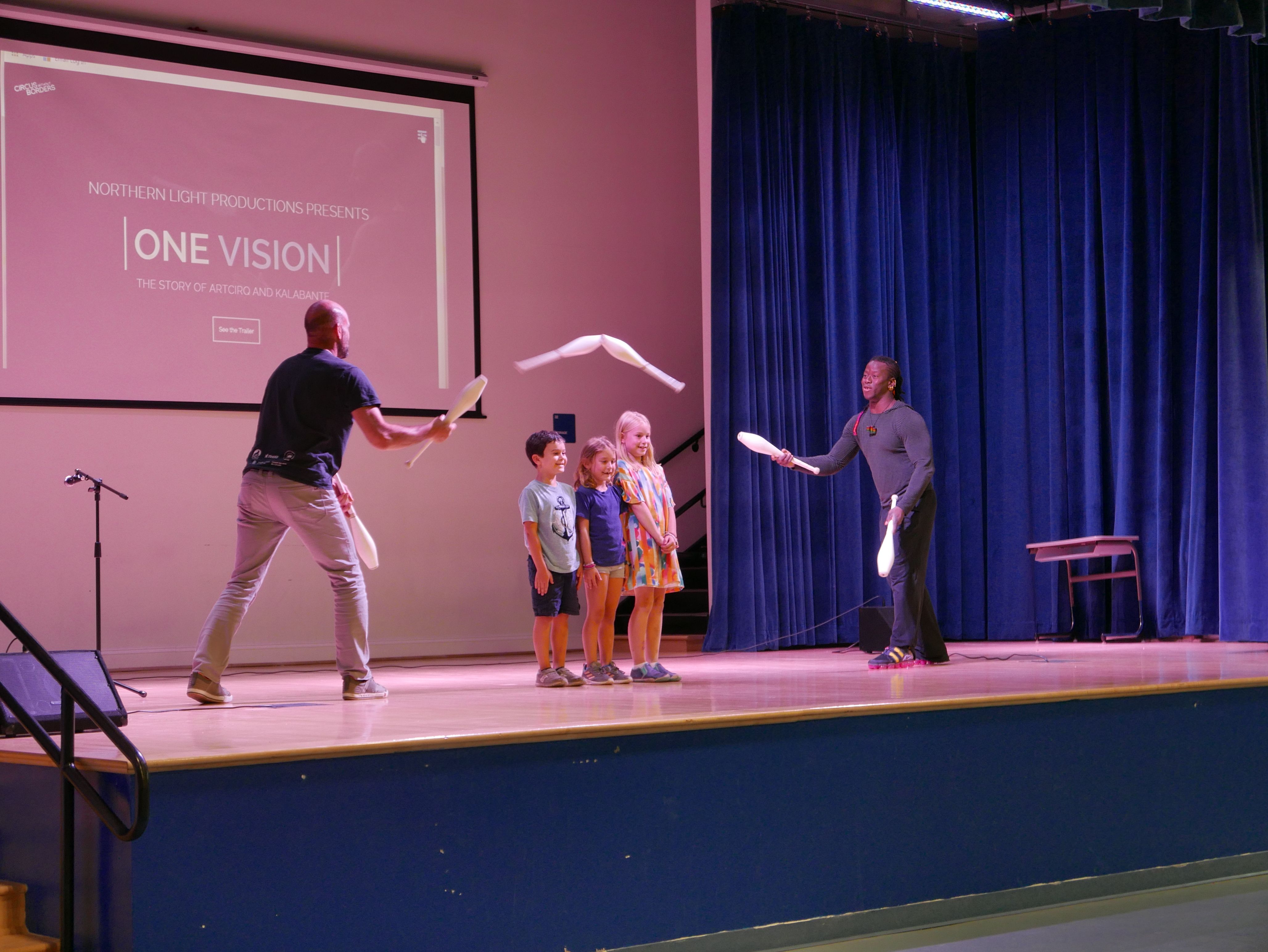 Guillaume Saladin and Yamoussa Bangoura present and perform for DC students at Hearst Elementary School after a screening of Circus Without Borders. Image by Meerabelle Jesuthasan. USA, 2019.