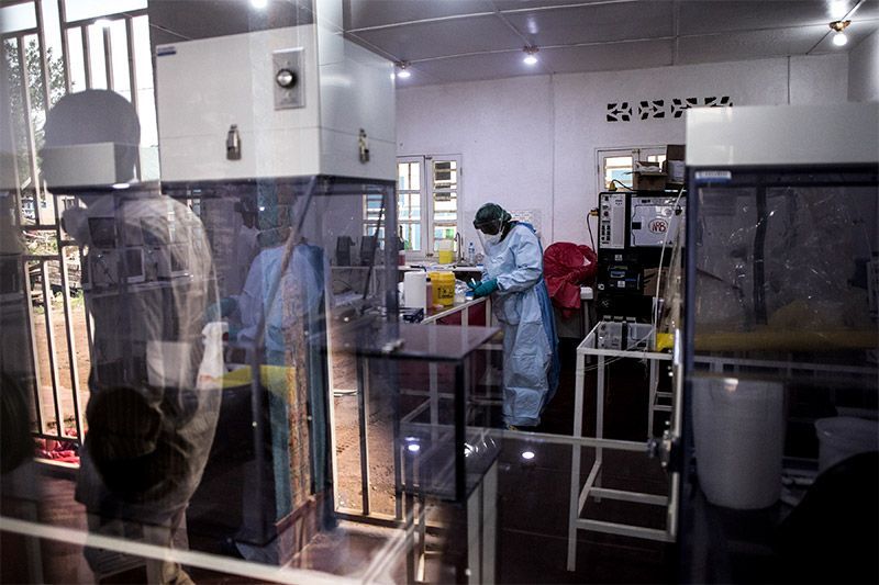 Scientists in a laboratory in Beni process blood samples from people with Ebola. Image by John Wessels. Democratic Republic of Congo, 2019.