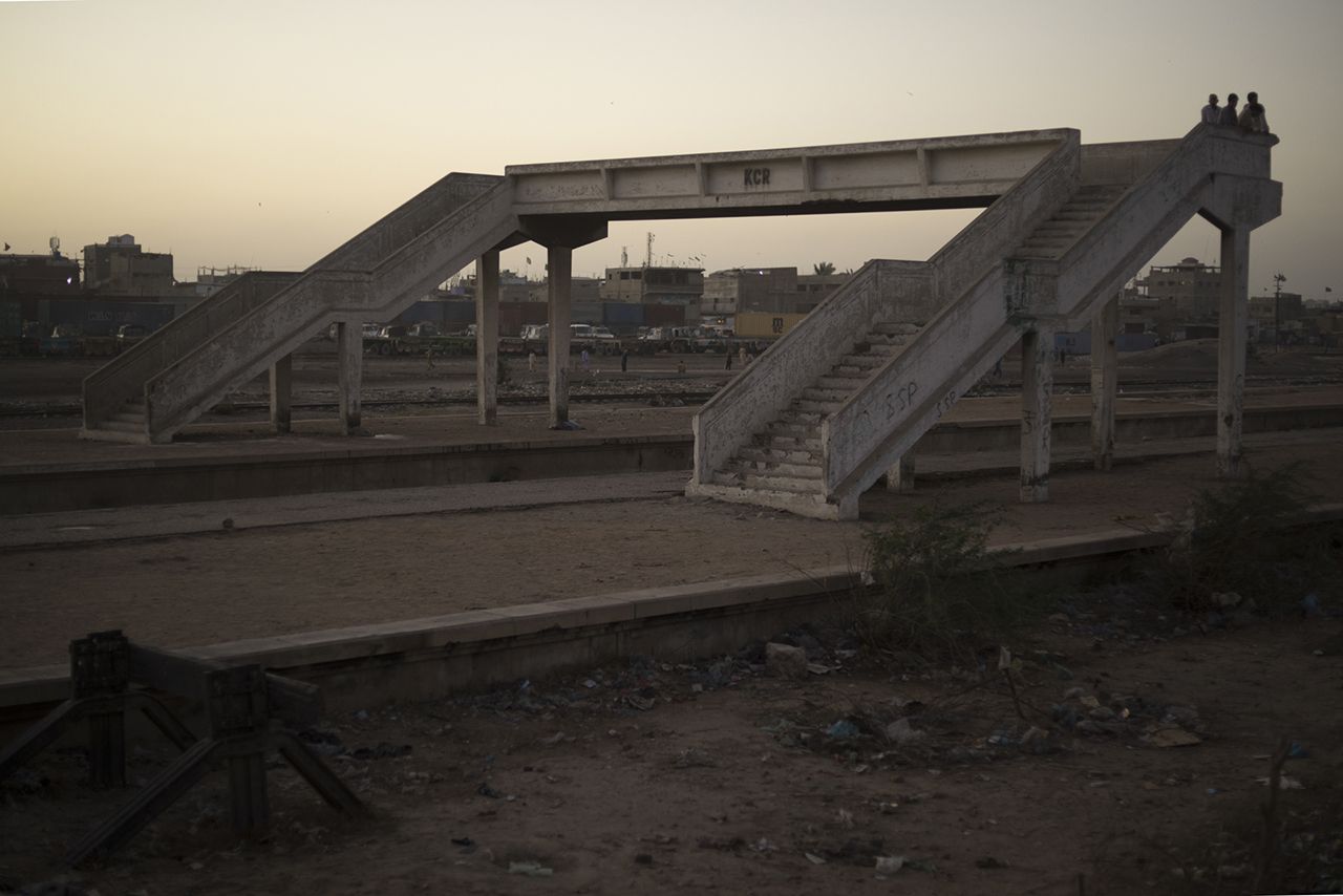 Footbridge, Wazir Mansion Station, Karachi, Pakistan. Image from KCR, by Ivan Sigal. Pakistan, 2014-2017.