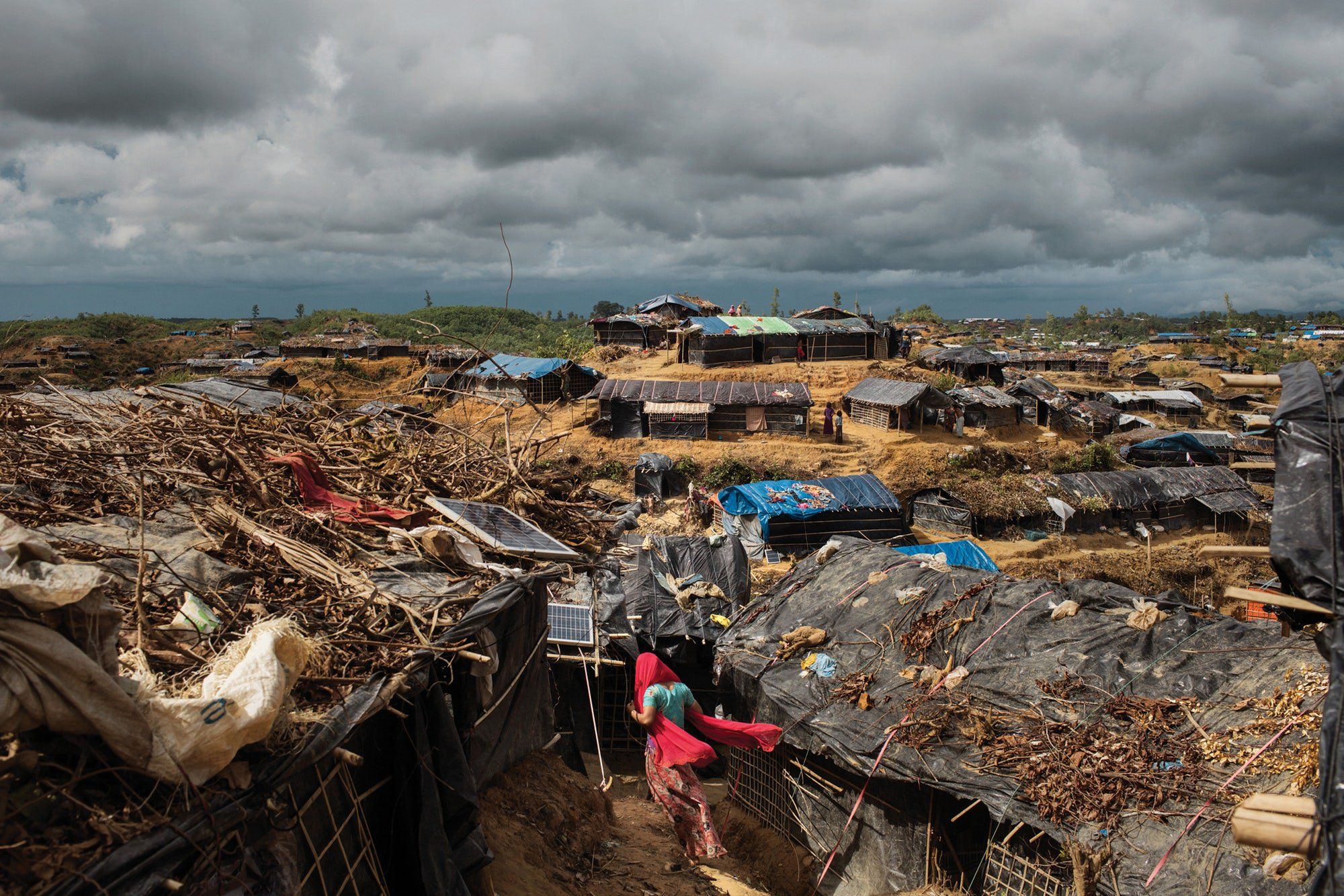 Thousands of Rohingya Muslims have been driven into cramped and squalid refugee camps in southern Bangladesh. Image by Pietro Masturzo. Bangladesh, 2017.
