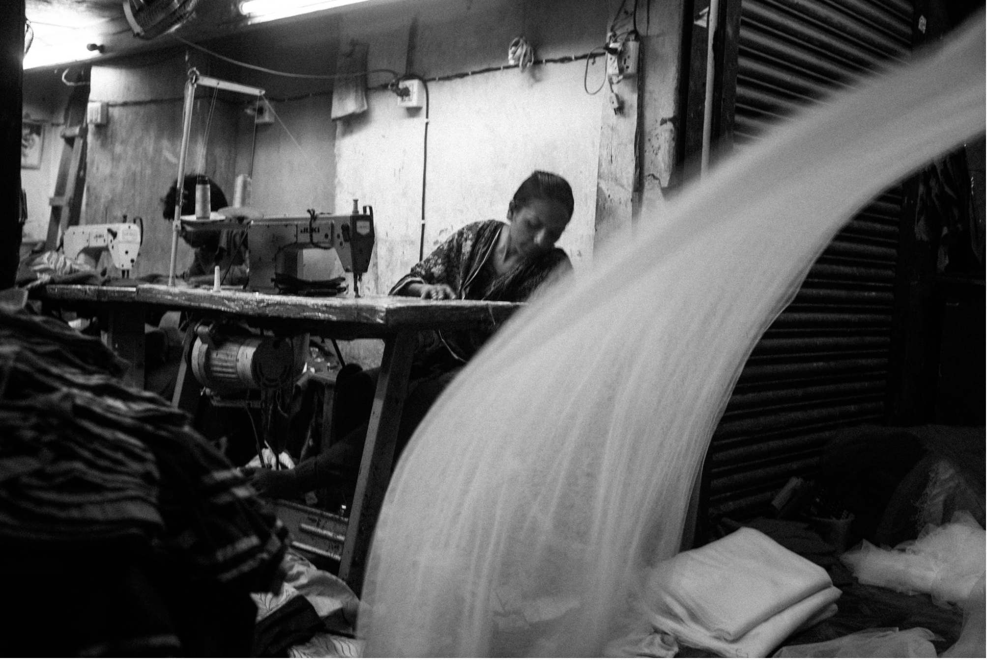 A garment worker in Dhaka, Bangladesh. Image by Jošt Franko. Bangladesh, 2016. 