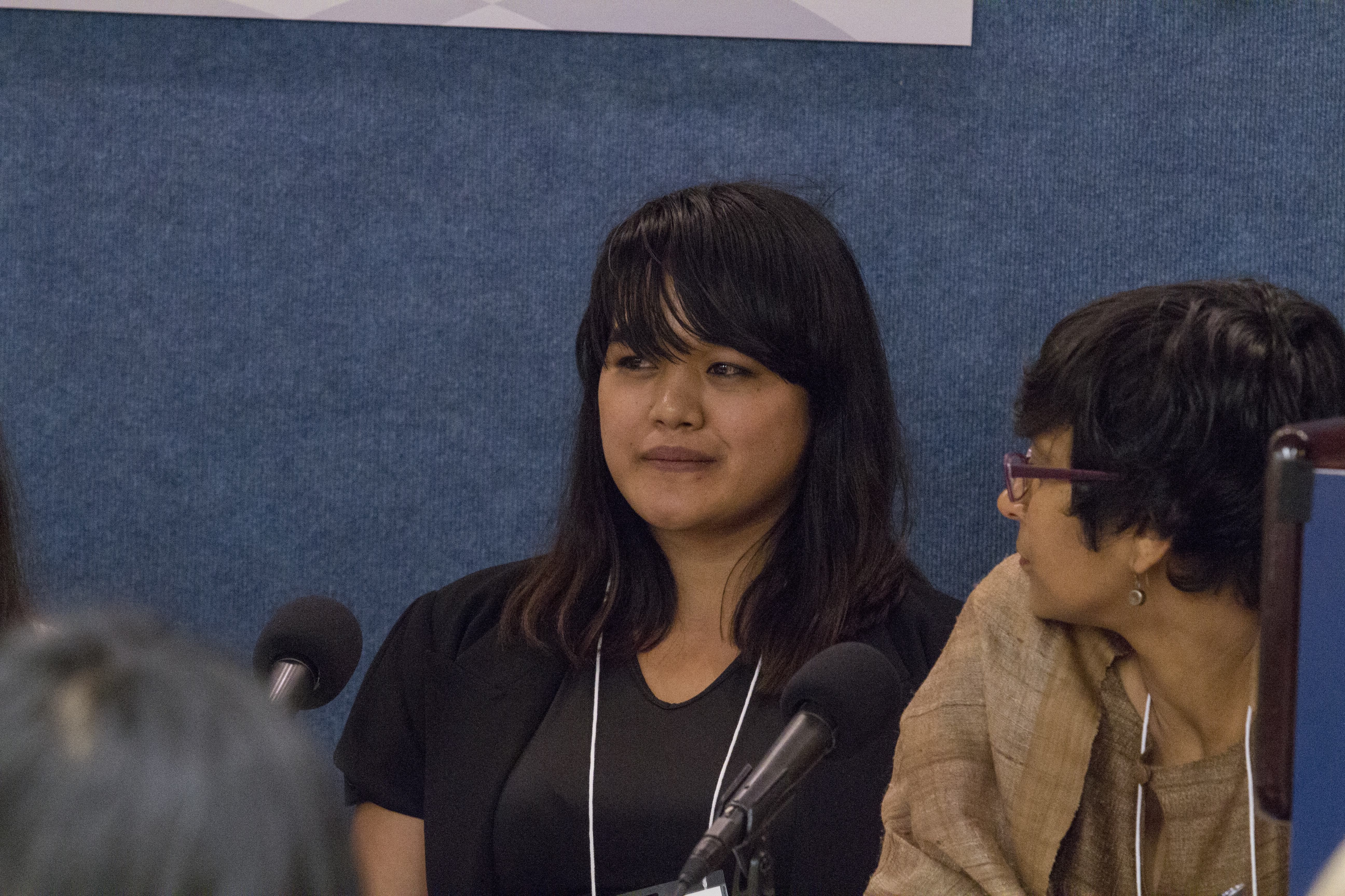 Grantee photographer Xyza Bacani speaks on Labor & Economics panel at Pulitzer Center Gender Lens Conference, moderated by Rhitu Chatterjee. Image by Jin Ding. United States, 2017.