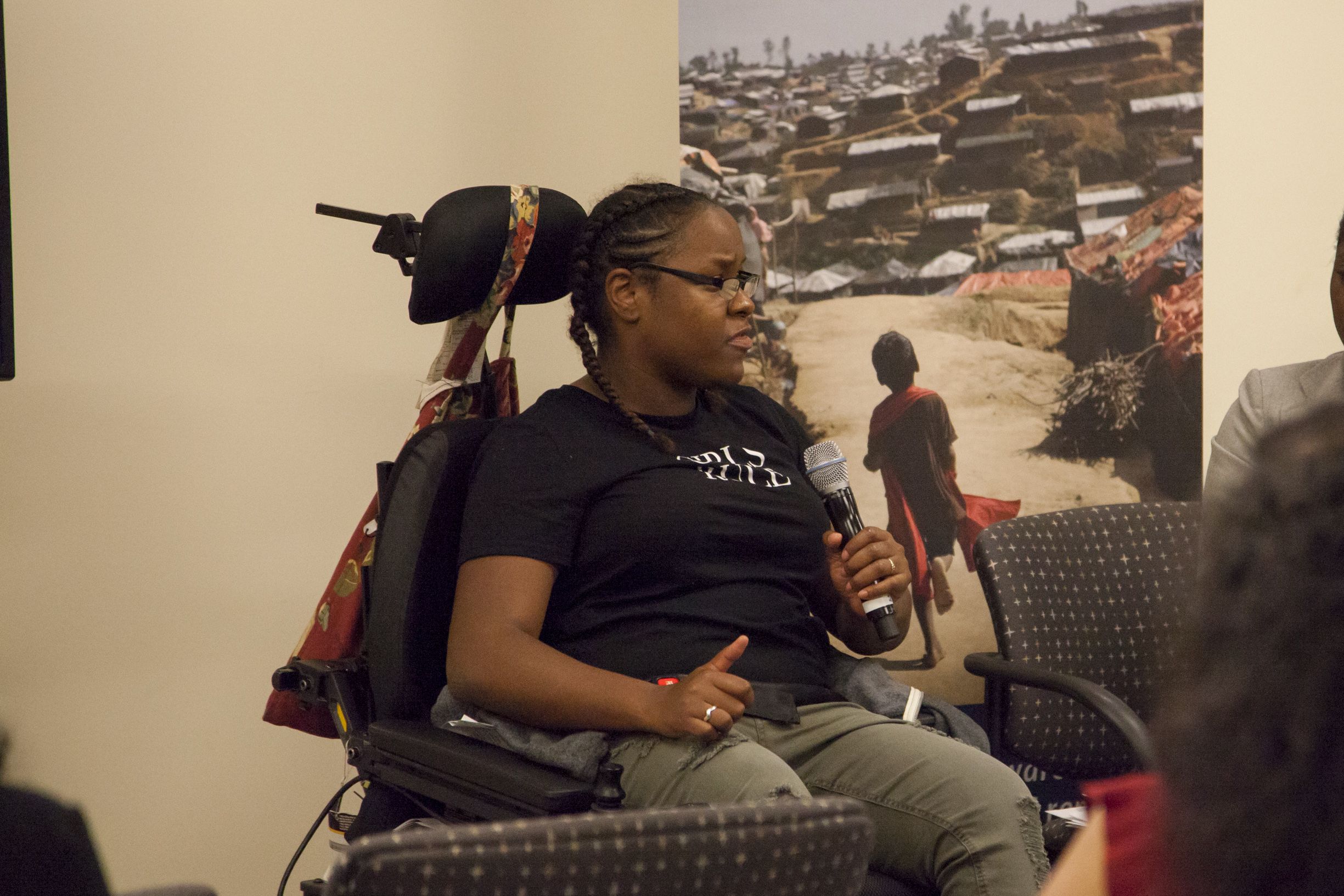 Alexis Smith (City Colleges of Chicago) presents her global reporting project at 2018 Washington Weekend. Image by Jin Ding. United States, 2018.