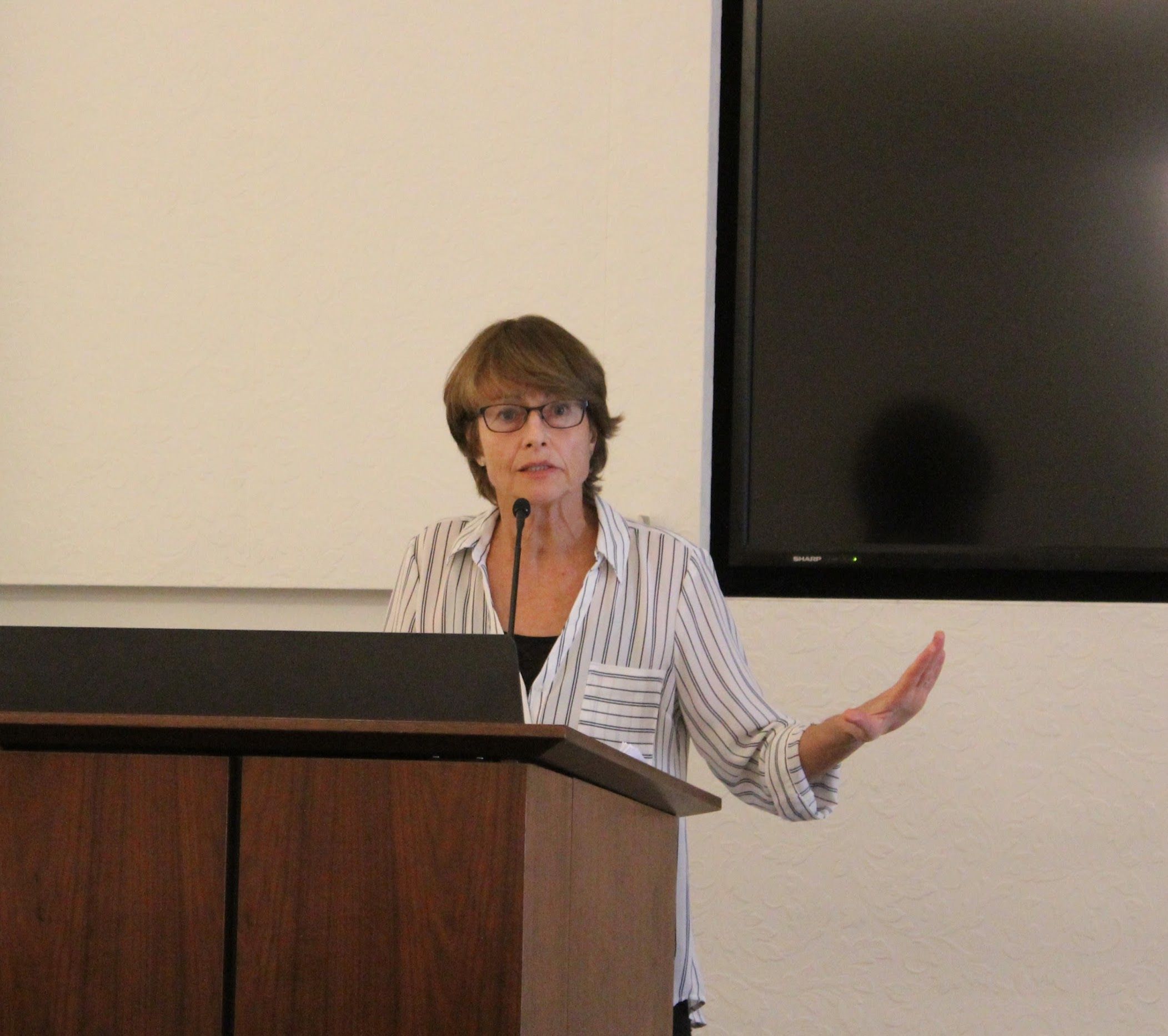 Cynthia Gorney discusses her work. Image courtesy the University of Texas at Austin.  United States, 2017. 
