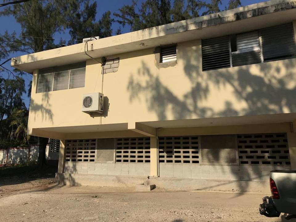 The building that houses Haiti’s Bureau of Mines and Energy in Port-au-Prince also is home to the unit that measures seismic activity. But Haiti’s Seismology Technical Unit can’t be staffed 24/7 because there is not enough money for that and the building isn’t earthquake resistant. Image by Jose A. Iglesias. Haiti, 2019.
