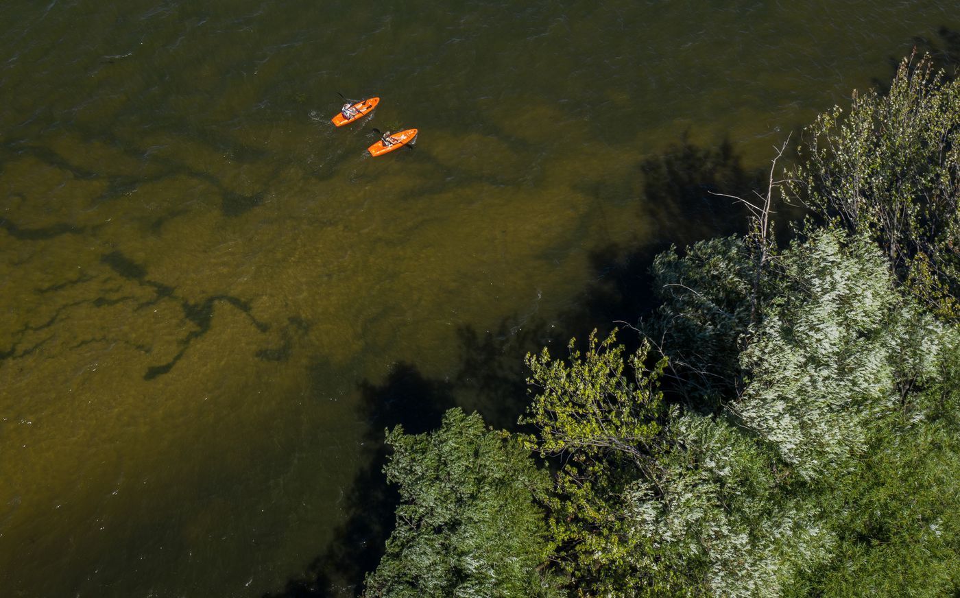 Kayakers enter Lake Ontario at Braddock Bay in Greece, New York. Image by Zbigniew Bzdak / Chicago Tribune. United States, 2020.