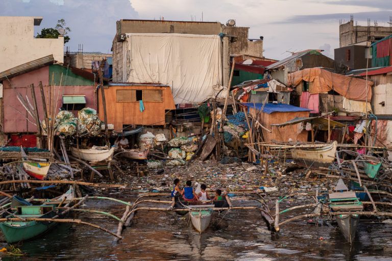 More than 200,000 informal settlers in Manila Bay are facing relocation in the government’s attempt to clean up Metro Manila’s biggest body of water. Image by Micah Castelo. Philippines, 2019.