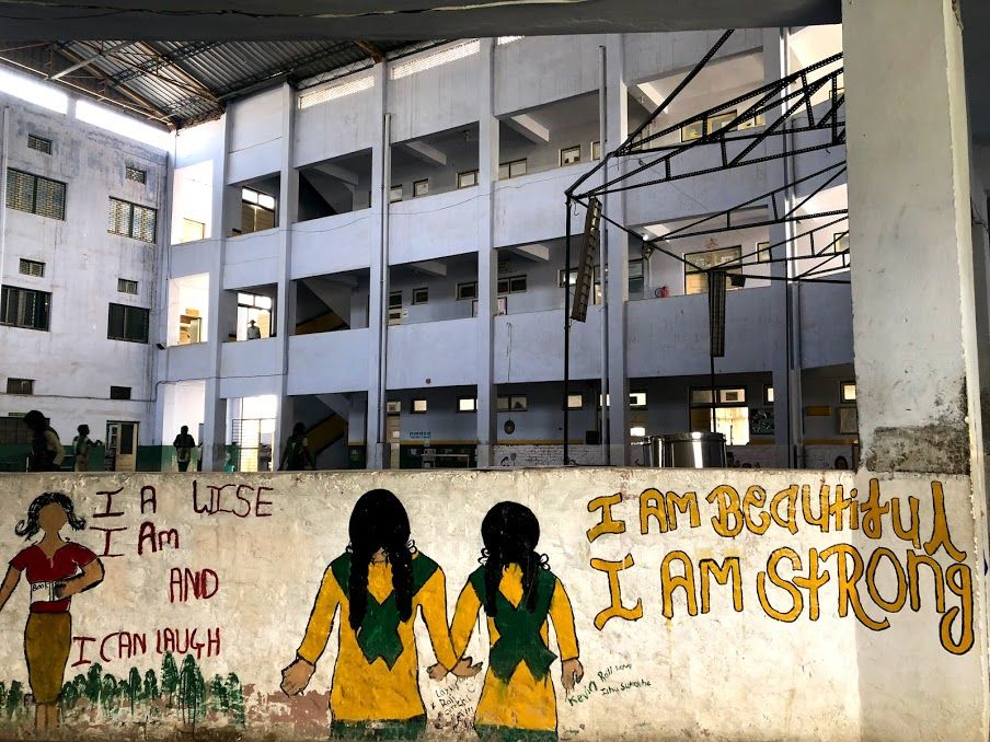 Murals line the low walls surrounding the school. Image by Annalisa Merelli. India, 2018. 