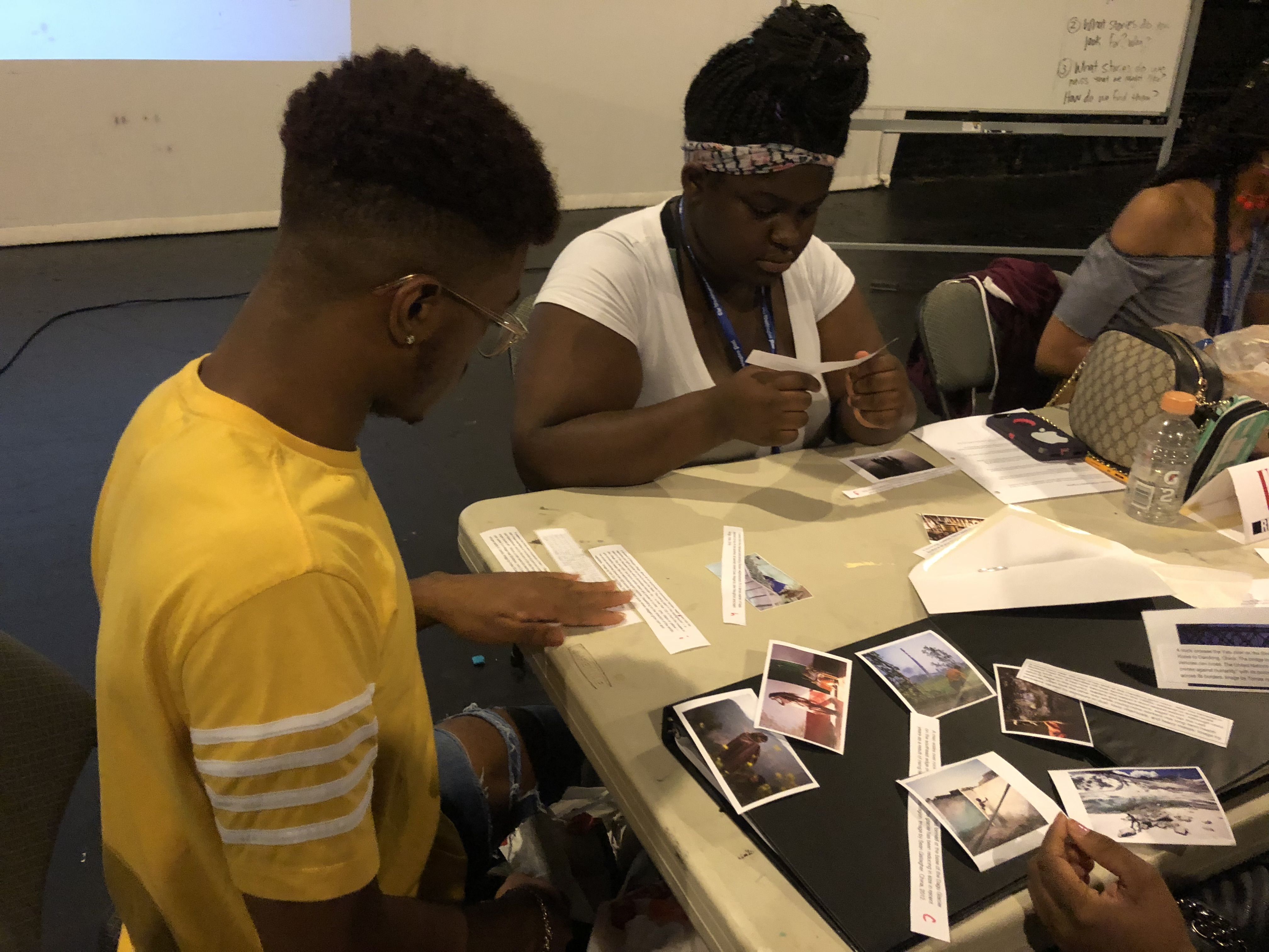 Student journalists in the Soul of the City program learn to create informative captions during a Pulitzer Center workshop. Image by Kayla Edwards. United States, 2018. 