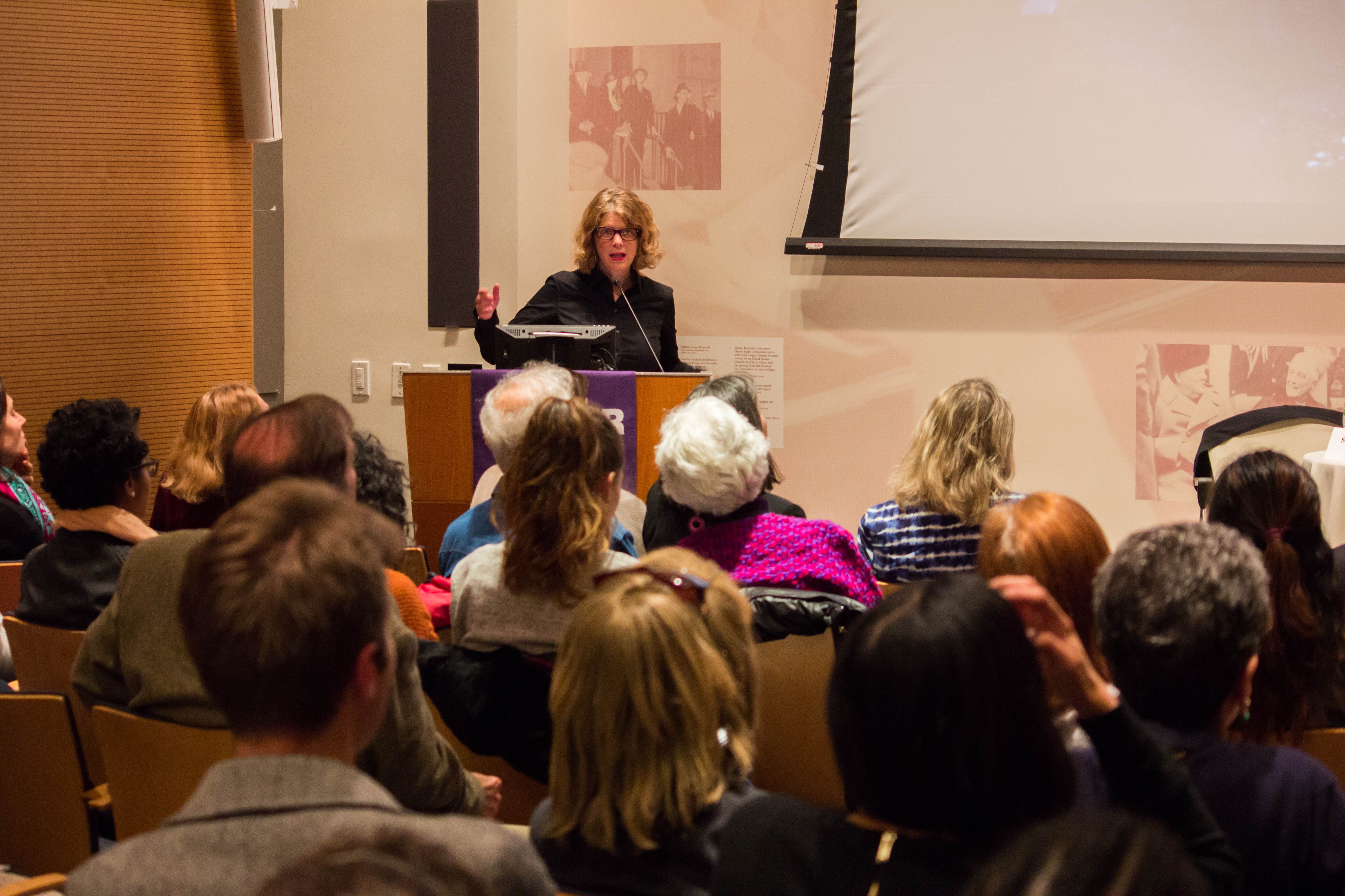 At the Roosevelt House in New York, Jeanne Carstensen presents her recent reporting focused on the island of Lesbos, an epicenter of the refugee flight, and on situations that may await refugees if they make it to Europe. Image by Lauren Shepherd. United States, 2017.