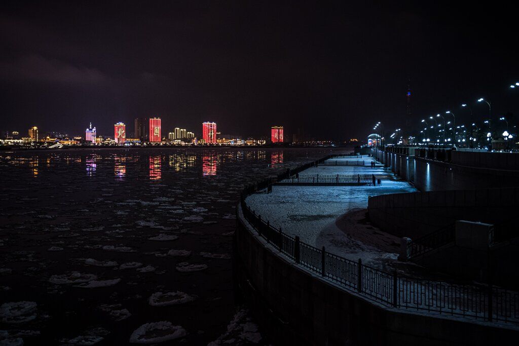 Blagoveshchensk. Chinese towers seen across the Amur river. Image by Sergey Ponomarev. Russia, 2020.

