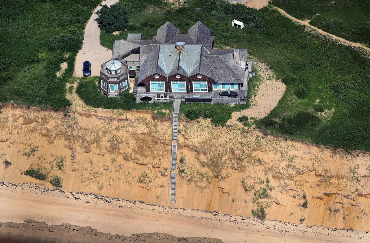 A mansion was perched precariously near Great Island trail off Chequesset Neck Road in Wellfleet. Image by John Tlumacki. United States, 2019.