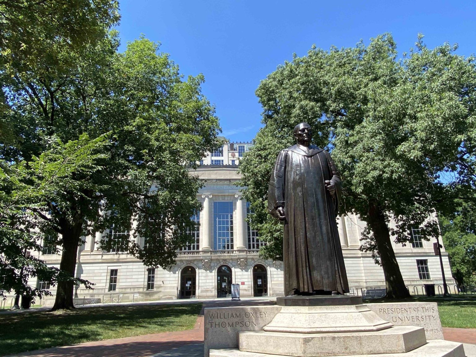 In front of The Ohio State library. Image courtesy of Eye On Ohio. United States, 2020.