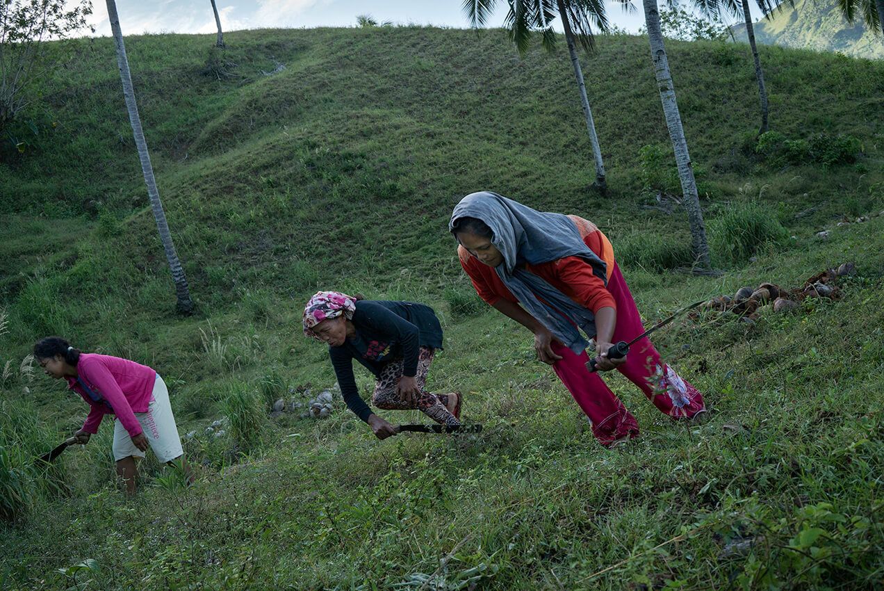 B'laan women work on their land to prepare for the planting of corn and banana trees end of April. Image by Chien-Chi Chang/Magnum Photos. Philippines, 2018.