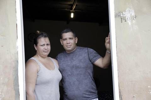 Yudenny Sao Labrada and her husband Yoendry Batista in their rental house in Panama City, Panama. Image by Jose A. Iglesias. Panama, 2017.