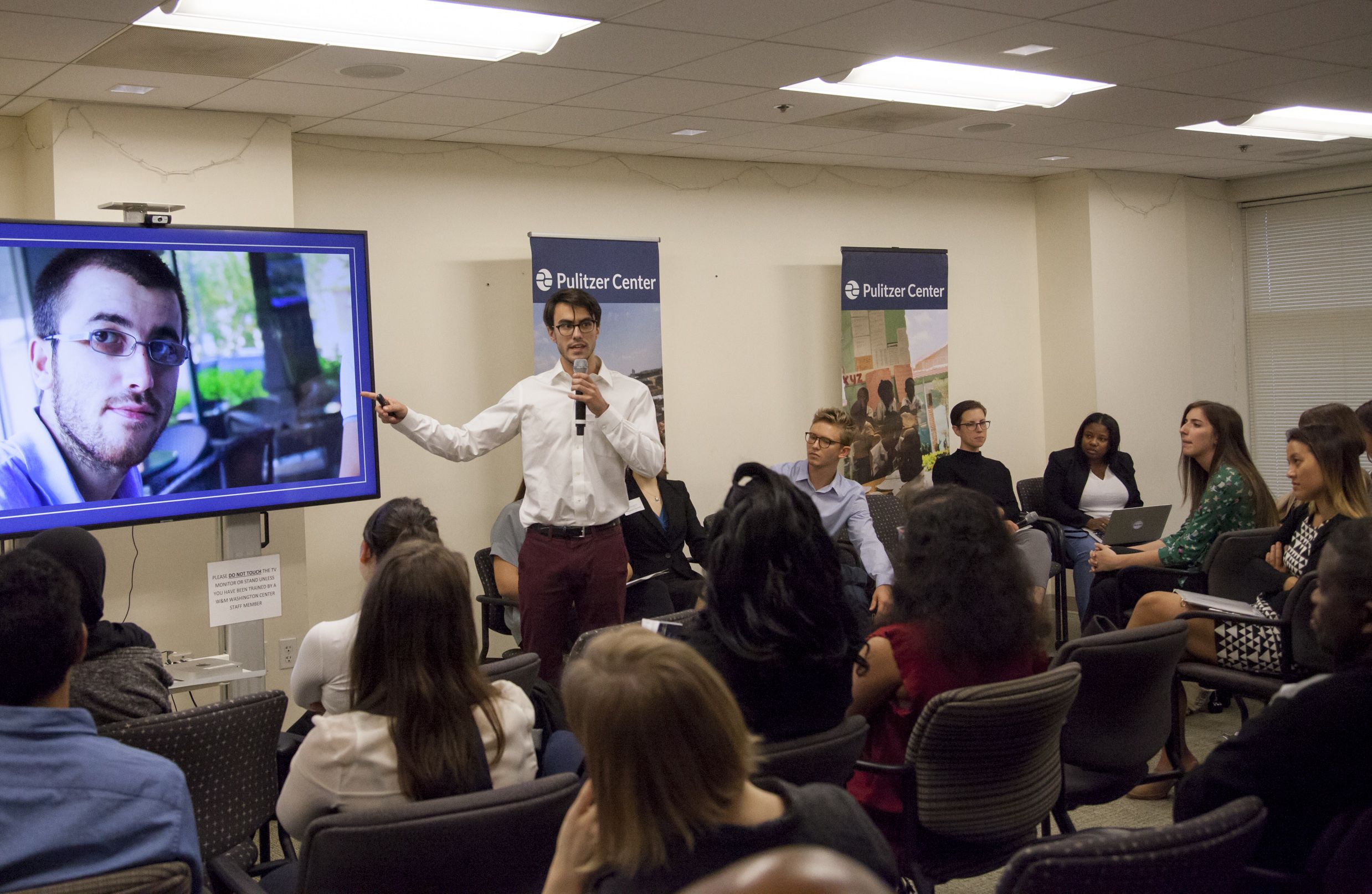 AJ Naddaff (Davidson College) presents his global reporting project at Washington Weekend. Image by Jin Ding. United States, 2018.