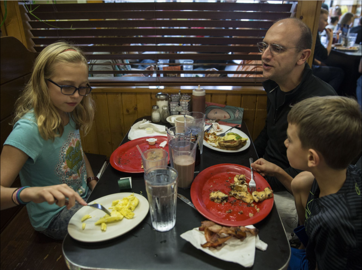 Lucy, 10, Will, 7, and their father Tom Maxwell, of Iowa City eat breakfast at the Hamburg Inn No. 2 on Friday, Oct. 6, 2017, in Iowa City. Michael Lee, owner of the Hamburg Inn plans to open versions of the American style restaurant in China. Image by Kelsey Kremer. United States, 2017.