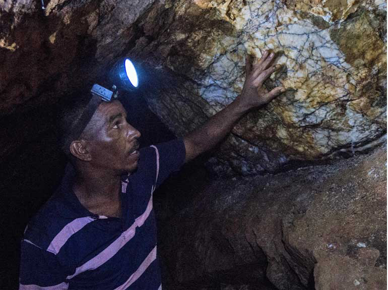 A migrant miner in El Callao shows us “la veta,” an underground vein rich in minerals. Image by Bram Ebus. Venezuela, 2017.