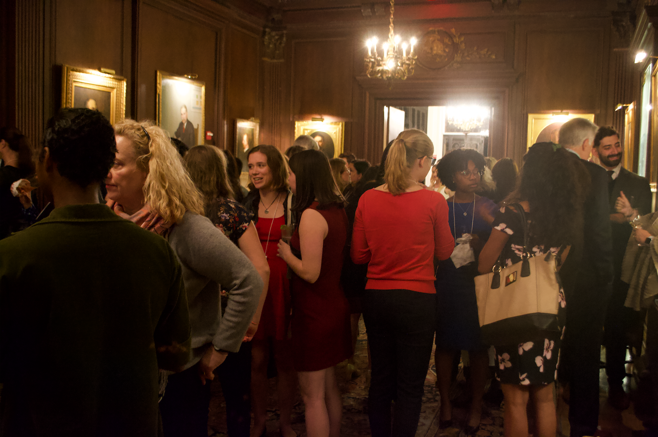 Reporting Fellows chat before dinner at the Cosmos Club. Image by Nora Moraga-Lewy. United States, 2019.