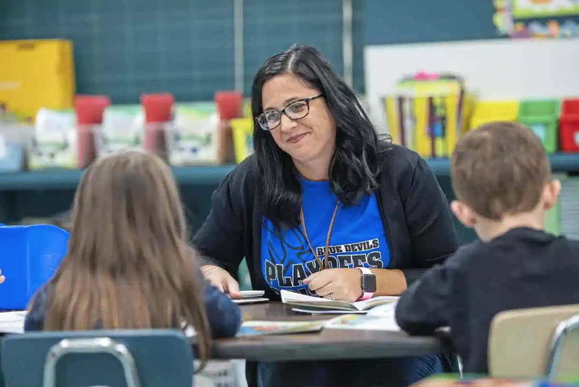 Niva Vargo works with her students on a reading activity. Image by Andrew Rush. United States, 2019.
