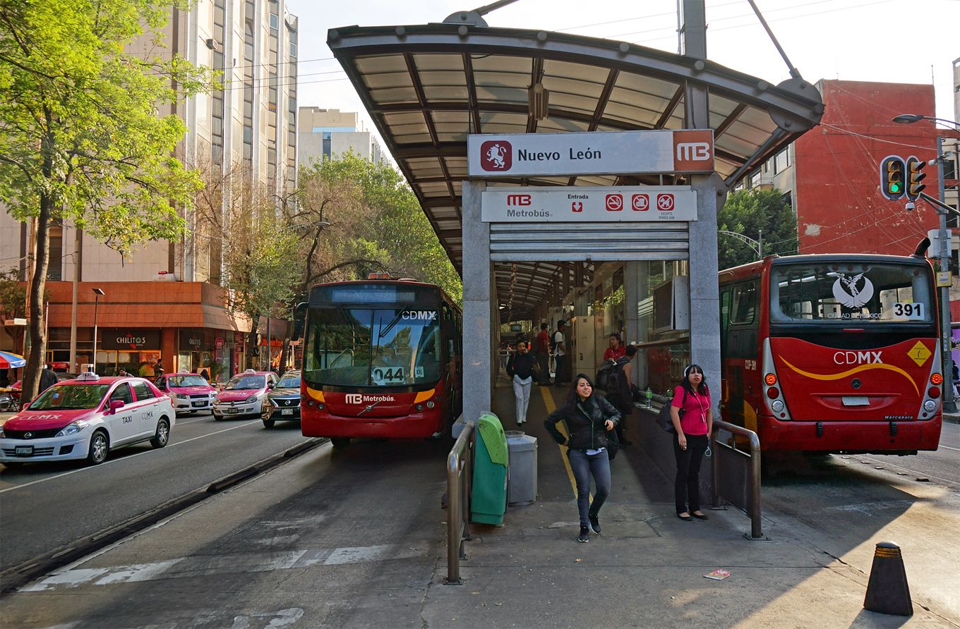 Bus Rapid Transit opened in Mexico City in 2005. Image by Steve Boland. Mexico, 2016.
