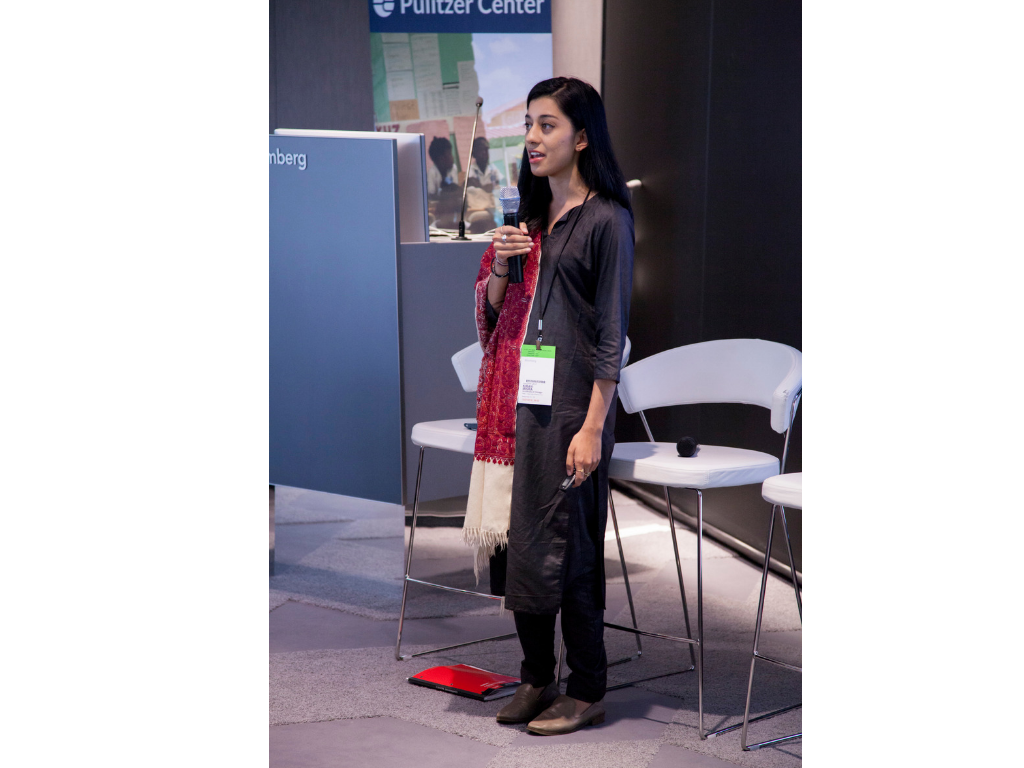 Kiran Misra (University of Chicage) presents her global reporting project at 2018 Washington Weekend. Image by Jin Ding. United States, 2018.
