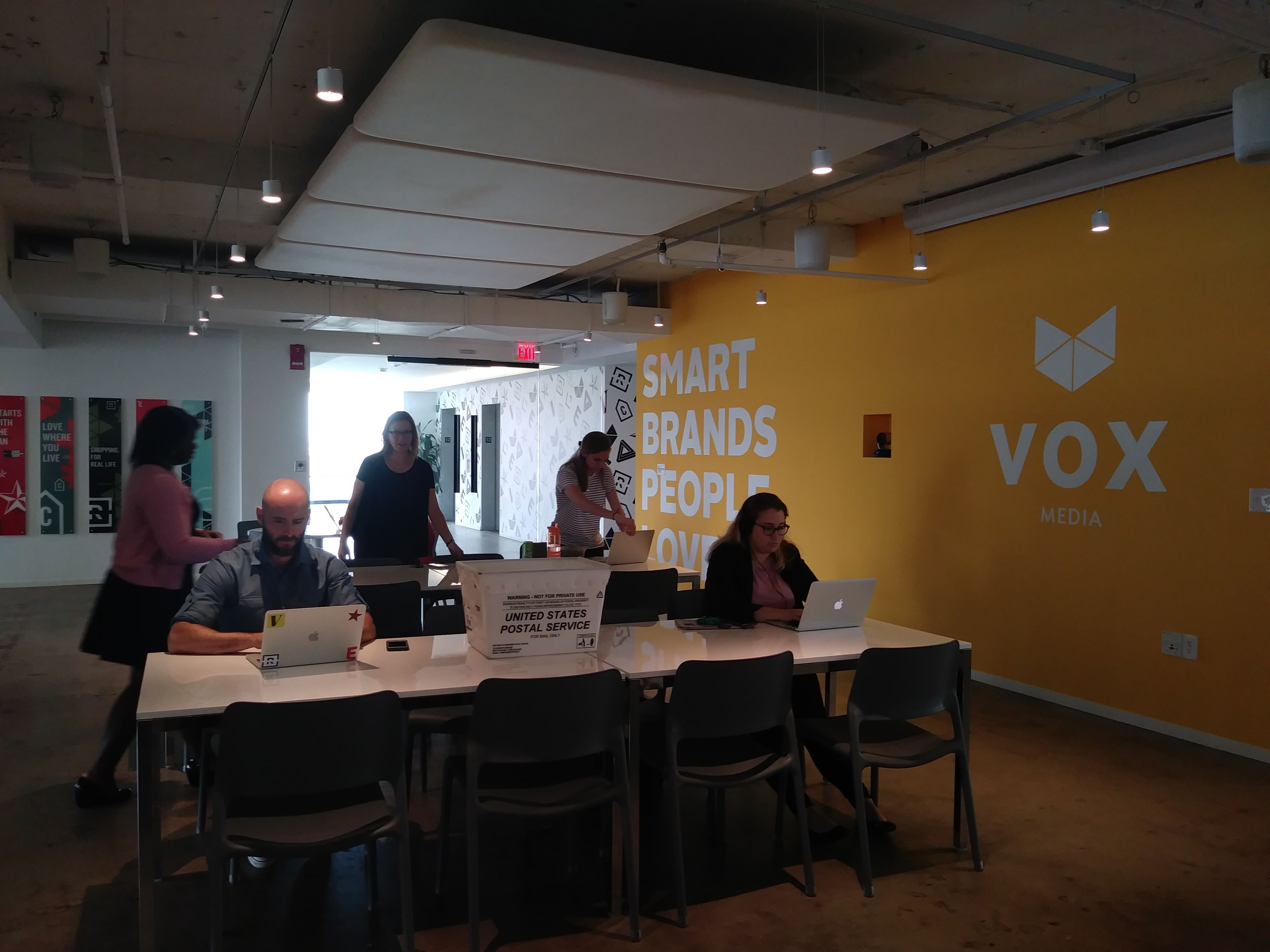 Student fellows visit Vox to learn about health reporting and working in teams to create multimedia projects. Image by Flaviana Sandoval. Washington, D.C., 2018.