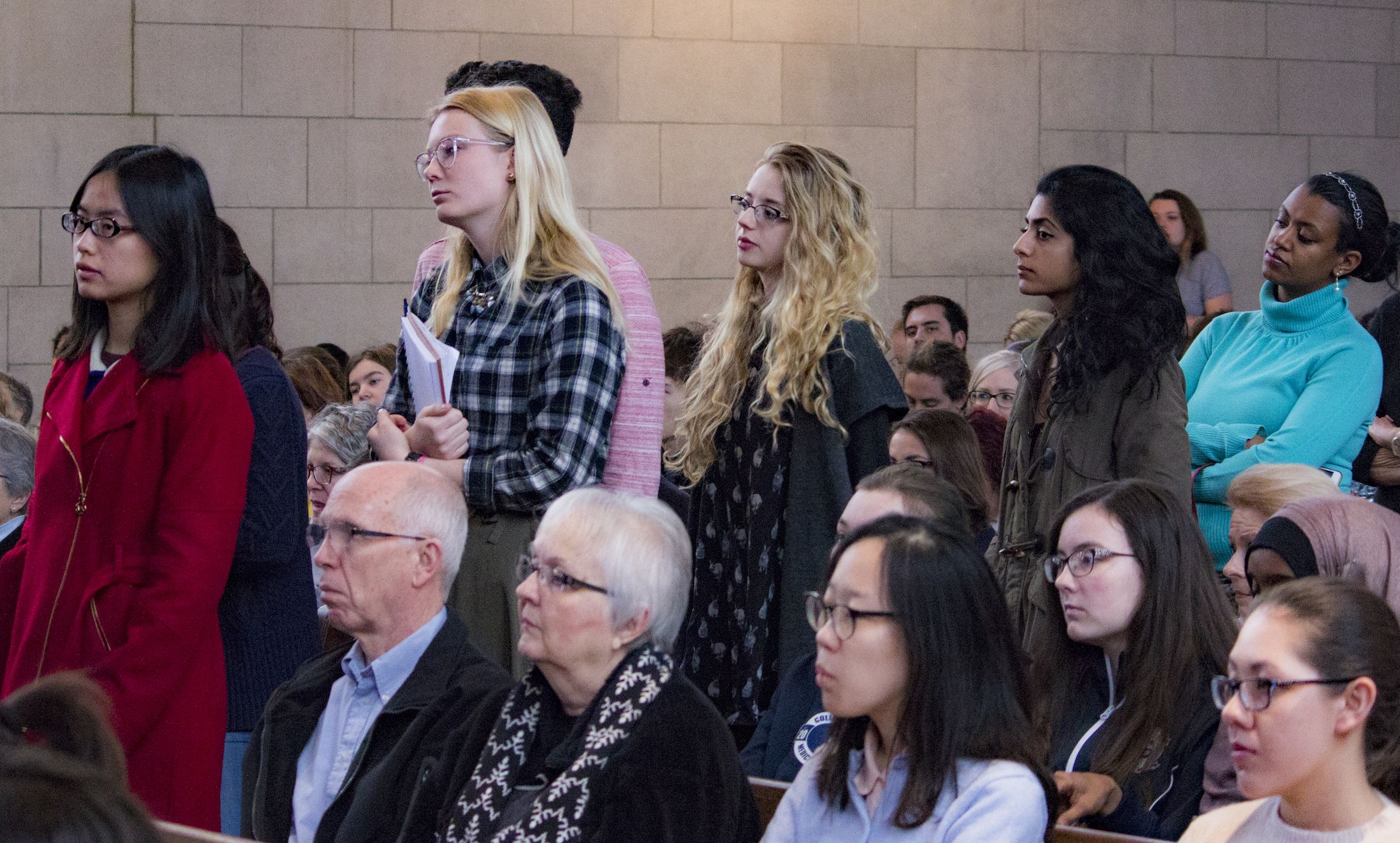 Students at Washington University in St. Louis, wait in line to ask questions of Madeleine Albright and Stephen Hadley. Image by Lauren Shepherd, United States, 2017.