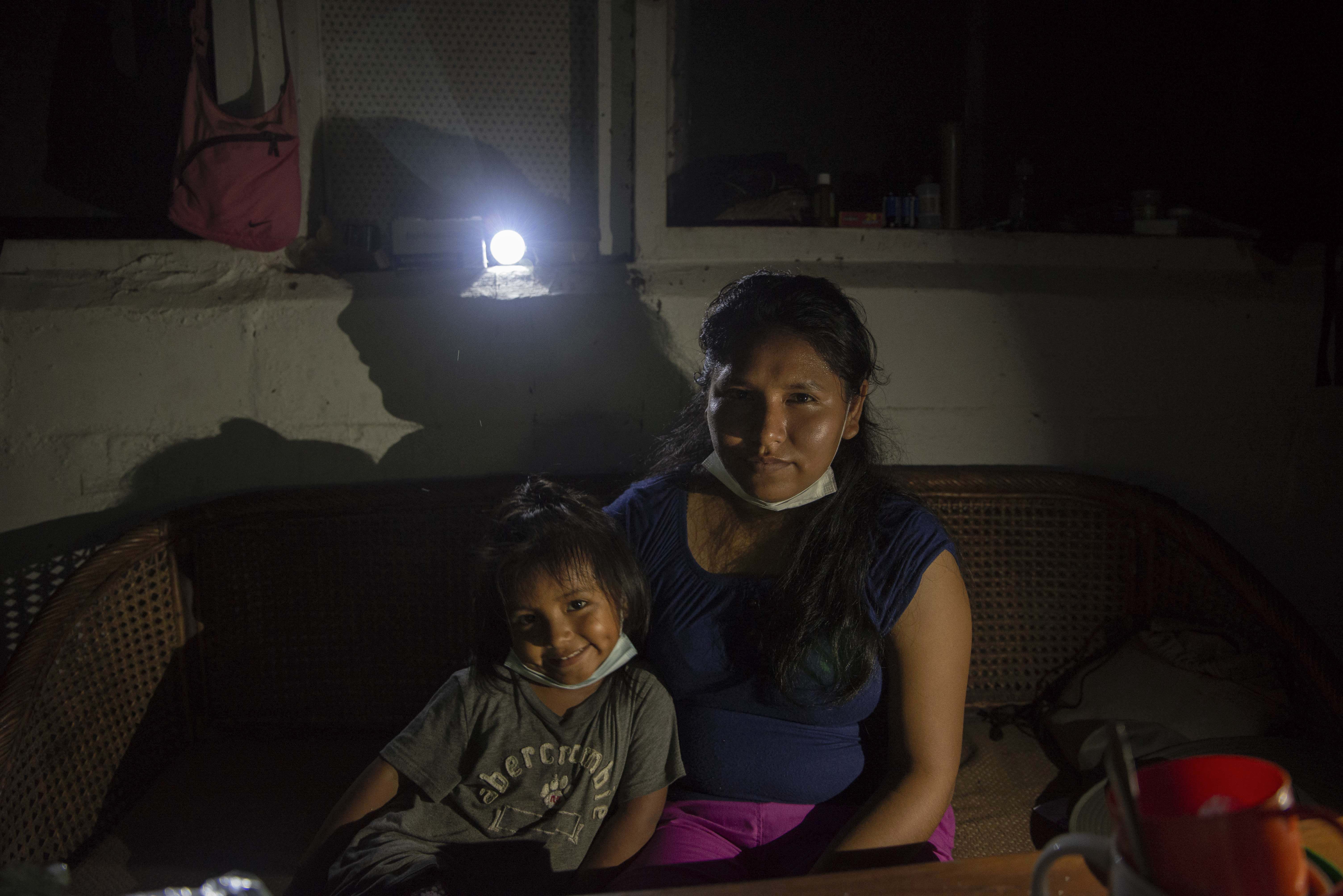 Mayerli Bia, nurse at the medical post of the Yuqui community with her young daughter. Photo by Sara Aliaga. Bolivia, 2020.