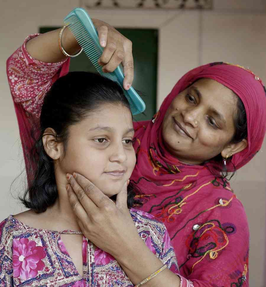 Tahmina, 15, with her mother Tasleem. Image by Rohit Jain. India, 2020.