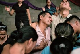 Family members mourn the death of Darwin Franco, a community organizer in Honduras. Later that evening his family received death threats. Image by Dominic Bracco II. Honduras, 2015.